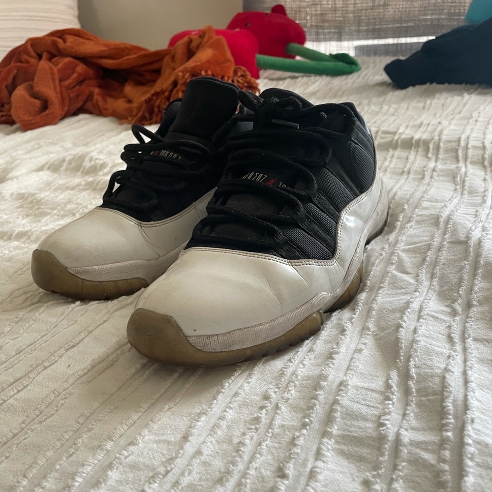 Jordon 11 retro low reverse concords